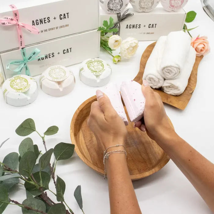 Conjunto de Regalo de Bombas de Baño Efervescentes Agnes + Cat – Fragancias Exclusivas