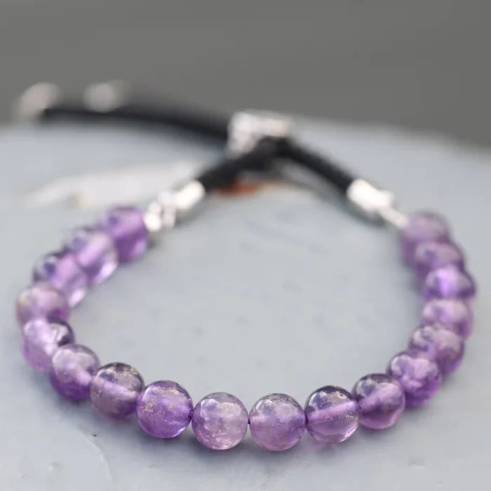 Pulsera de hilo negro de Amatista