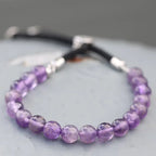 Pulsera de hilo negro de Amatista